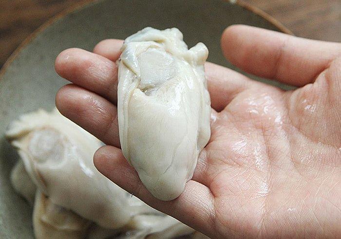 Khi rửa hàu, đừng chỉ dùng bột mì, thêm một nguyên liệu nữa đảm bảo sạch bong không vết bẩn-5