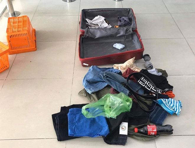 Phong tỏa đoạn đường ở TP.HCM sau tin báo vali nghi chứa bom-2