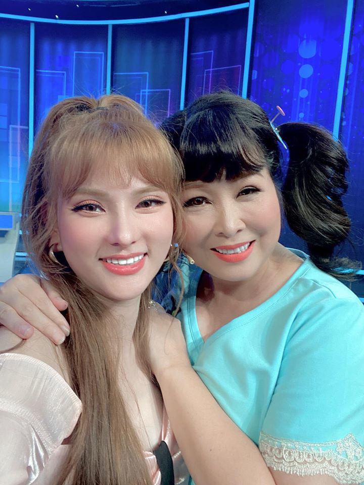 SAO MAKE OVER: Ngọc Trinh lộ trán hói - Hương Giang trang điểm đẹp không tì vết-8