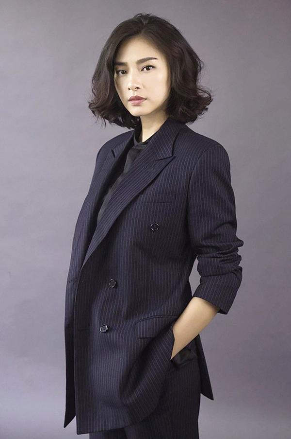 Ngô Thanh Vân của năm 2020 đã là một diễn viên, nhà sản xuất có tên tuổi. Thỉnh thoảng "đả nữ" vẫn  lo lắng chuyện chồng con trên trang cá nhân nhưng người hâm mộ cũng chưa thấy cô có dấu hiệu yêu đương.