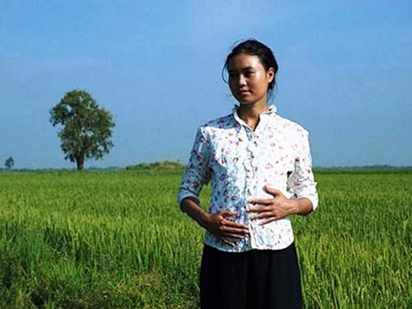 Trong bộ phim "Cánh đồng bất tận", Ninh Dương Lan Ngọc có cơ hội được mang bầu khi vào vai Nương. Nhân vật của cô bị hãm hiếp và buộc phải làm mẹ ở độ tuổi vị thành niên.