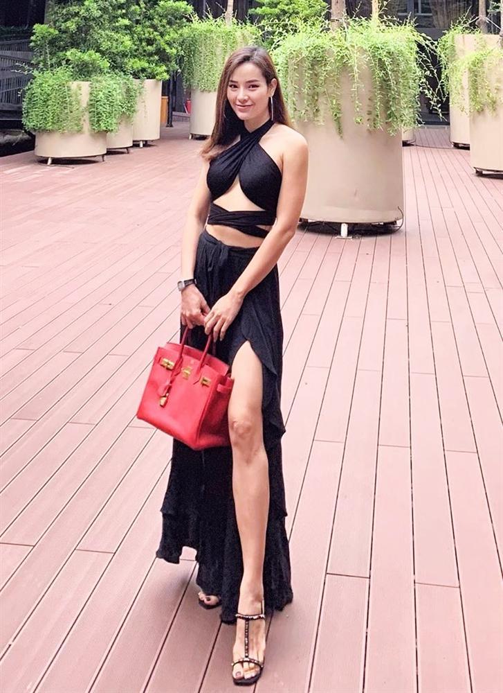 Phượng Chanel lần đầu diện áo trễ vai đẹp - Tóc Tiên mặc áo bra khoe vòng 1 táo bạo-6