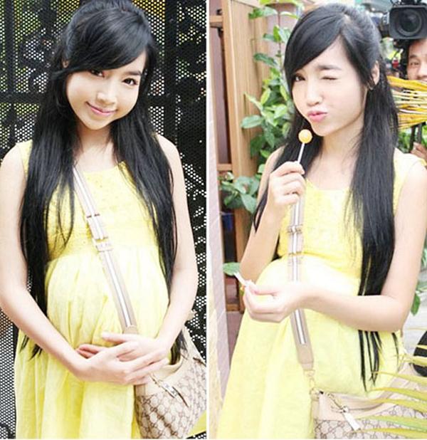 Trong bộ phim "Những cô gái độc thân làm mẹ", hotgirl Elly Trần vào vai Kim Hiền – một cô gái 20 tuổi có thai ngoài ý muốn.