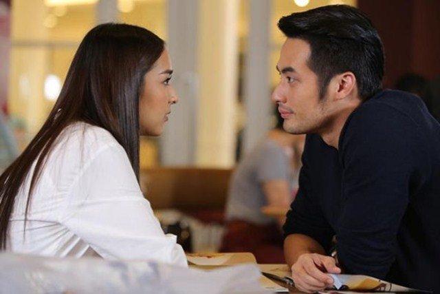 Vợ gọi về nhờ lấy hộ tập tài liệu, tôi ngã quỵ nhìn tờ giấy rơi ra-1