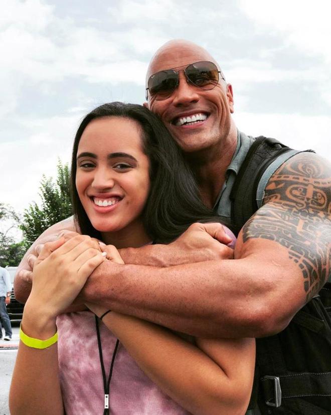 The Rock: Hollywood giants and surprised little moments in front of their wives and children-3