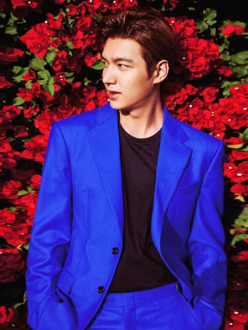 Lee Min Ho hễ cứ diện suit là khiến fans chết ở trong lòng một ít-5