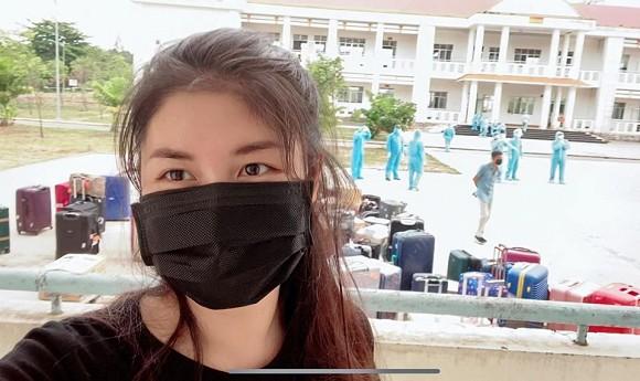 Bà xã Đăng Khôi kể về cuộc sống ở khu cách ly: Cơm ăn ba bữa, quần áo mặc cả ngày-1