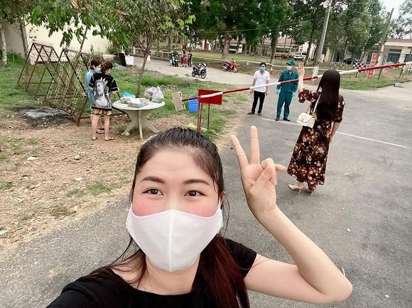 Bà xã Đăng Khôi kể về cuộc sống ở khu cách ly: Cơm ăn ba bữa, quần áo mặc cả ngày-2