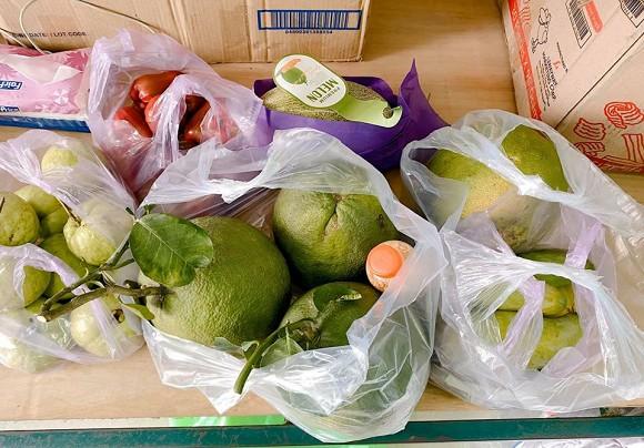 Bà xã Đăng Khôi kể về cuộc sống ở khu cách ly: Cơm ăn ba bữa, quần áo mặc cả ngày-4