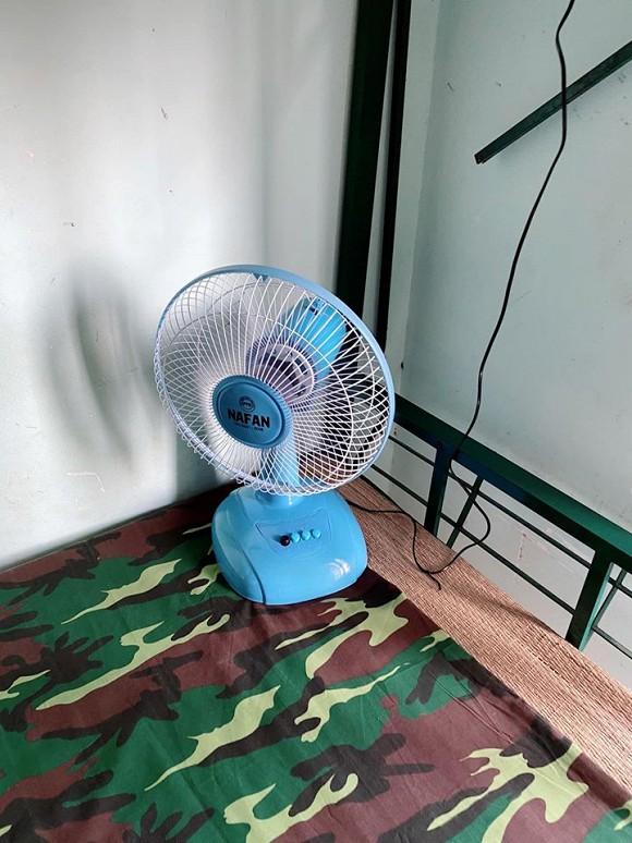 Bà xã Đăng Khôi kể về cuộc sống ở khu cách ly: Cơm ăn ba bữa, quần áo mặc cả ngày-7