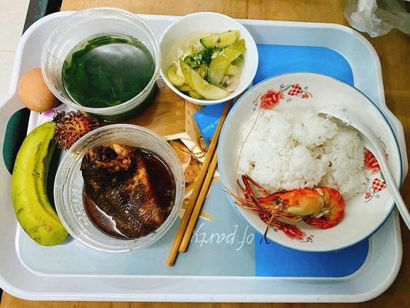 Bà xã Đăng Khôi kể về cuộc sống ở khu cách ly: Cơm ăn ba bữa, quần áo mặc cả ngày-10