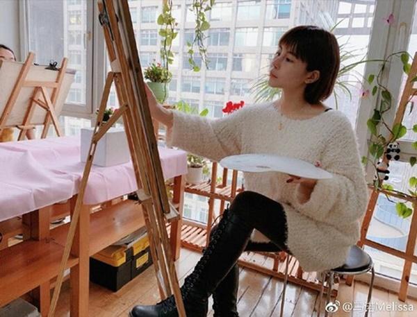 Hé lộ cuộc sống của kiều nữ phát ngôn sốc thà khóc trên BMW còn hơn cười sau xe đạp-4