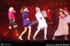 Giả gái nhảy sexy nhưng tình 'chị chị em em' của Super Junior 'toang' trên sân khấu, tất cả vì tay hư làm nhau 'lộ hàng'