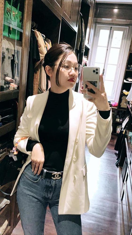 Đẳng cấp như Á hậu bị ghét nhất Vbiz: Đi chơi đeo túi Hermes, ở nhà chăm con mặc Gucci-2