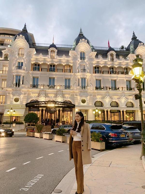 Đẳng cấp như Á hậu bị ghét nhất Vbiz: Đi chơi đeo túi Hermes, ở nhà chăm con mặc Gucci-3