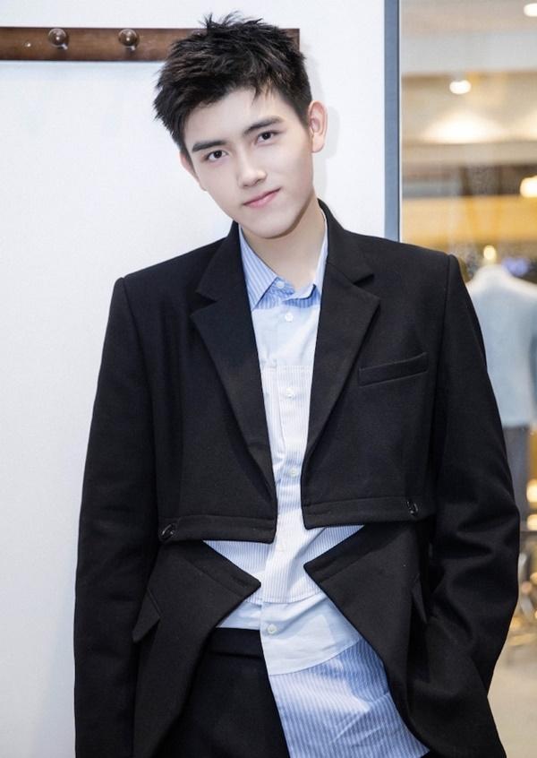 Hình ảnh hậu trường Hạo Y Hành bị lộ ra ngoài, dân mạng so sánh ngay tạo hình cổ trang Trần Phi Vũ - Vương Nhất Bác-8