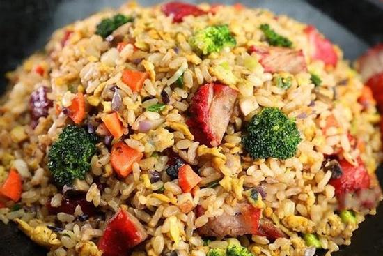 Cách làm cơm rang thịt xá xíu của siêu đầu bếp