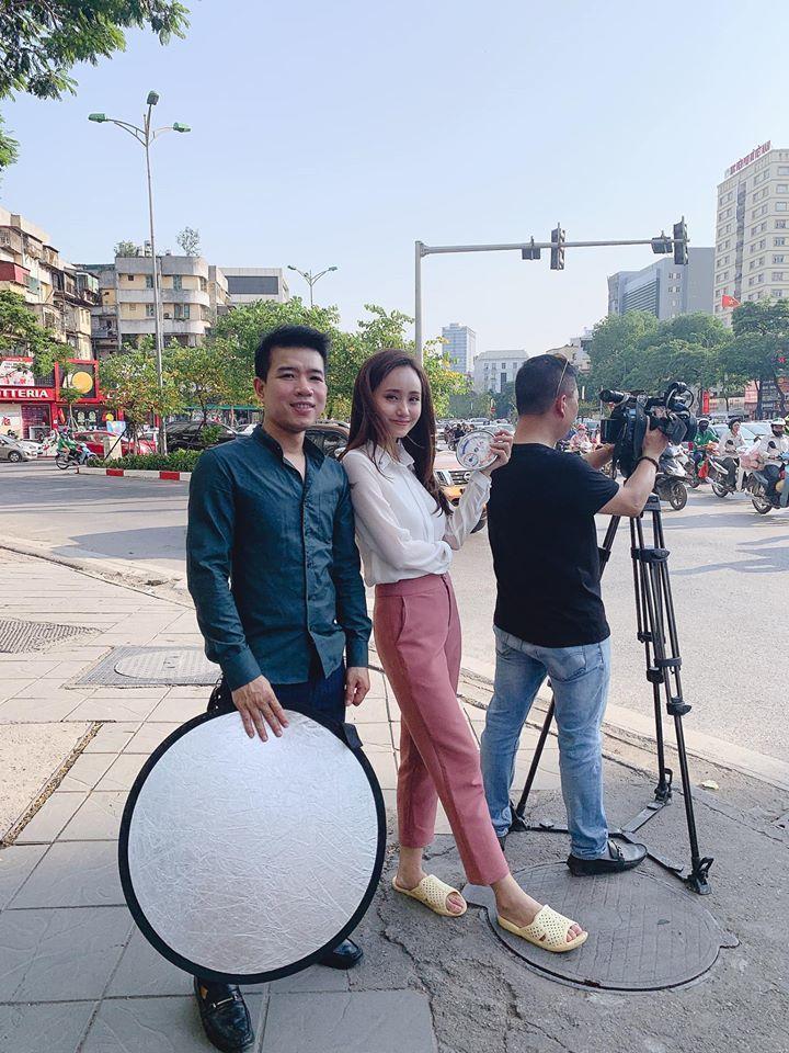 Thời trang trên tươm tất, dưới xuề xoà của các BTV truyền hình-1