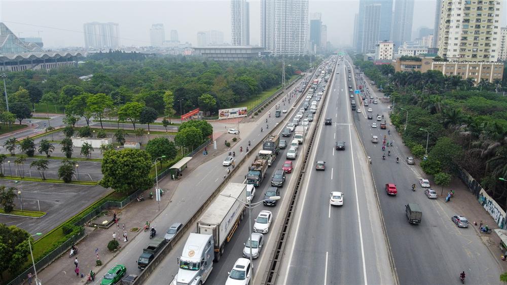 Hà Nội: Hình ảnh ô tô không lối thoát tại đường vành đai 3 trên cao-2