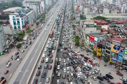Hà Nội: Hình ảnh ô tô 'không lối thoát' tại đường vành đai 3 trên cao