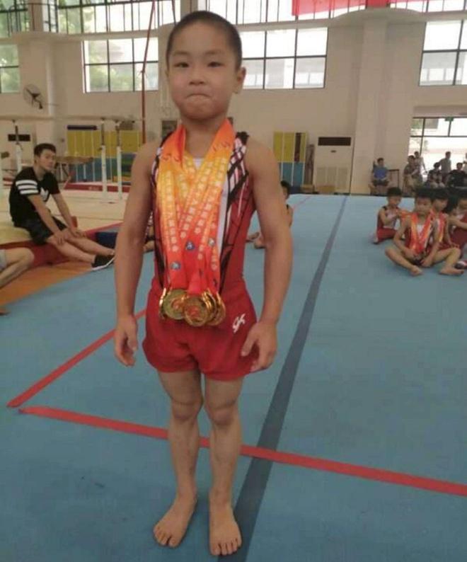 Hành trình khổ luyện của những lực sĩ nhí nổi tiếng MXH-5