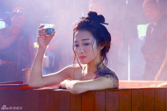 Mỹ nữ phim cổ trang chơi trội với hình xăm ở vị trí hiểm hóc-1