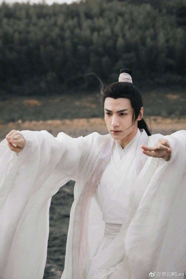 Những ca sĩ Trung Quốc nổi tiếng nhờ đóng phim: Vương Nhất Bác và Tiêu Chiến gặp may, Nhậm Gia Luân bị nhầm là diễn viên chuyên nghiệp-13