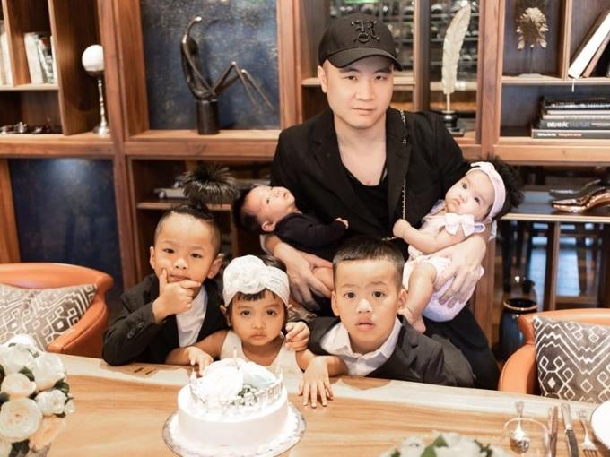 Các ông bố Vbiz một mình nuôi con nhỏ-1