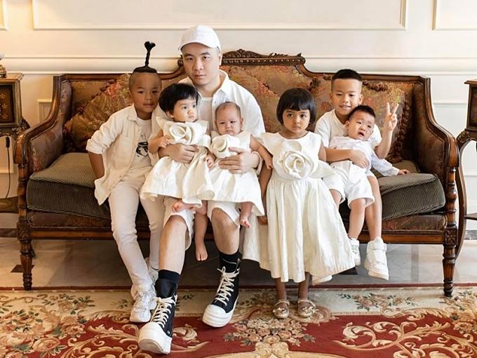 Các ông bố Vbiz một mình nuôi con nhỏ-3