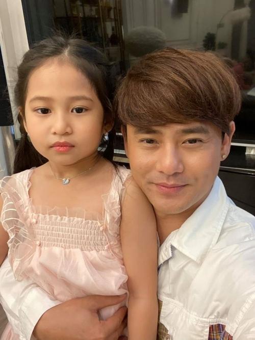 Các ông bố Vbiz một mình nuôi con nhỏ-12