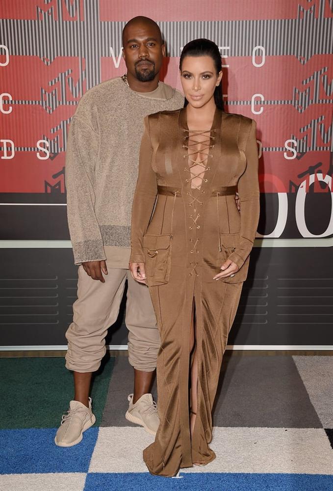 Kanye West - gã rapper tai tiếng, hám danh, núp váy vợ thành tỷ phú-7