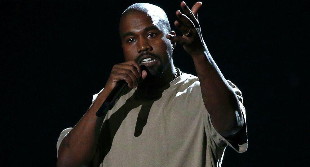 Kanye West - gã rapper tai tiếng, hám danh, núp váy vợ thành tỷ phú-8
