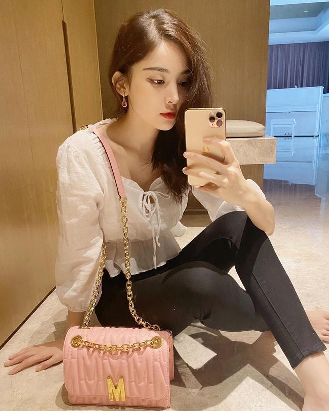 Mỹ nhân Tân Cương ở nhà vẫn xinh đẹp, ăn mặc sành điệu-1