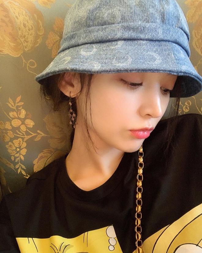 Mỹ nhân Tân Cương ở nhà vẫn xinh đẹp, ăn mặc sành điệu-4