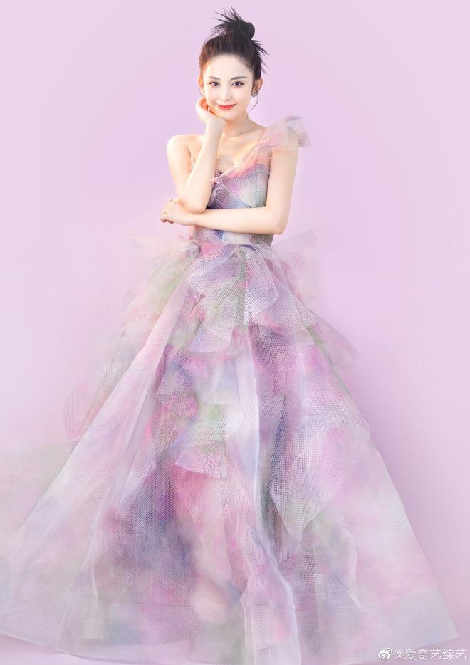 Mỹ nữ Tân Cương Cổ Lực Na Trát tái xuất được khen xinh đẹp-4