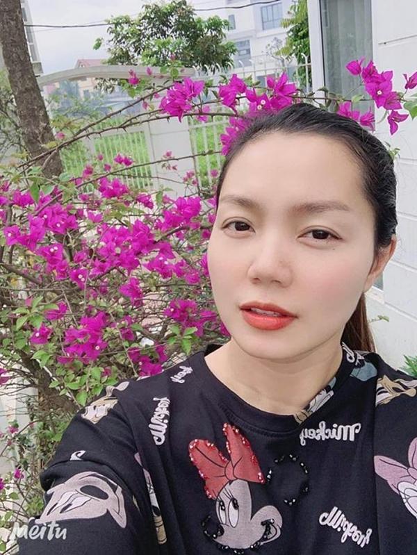 Sau khi cho thuê căn nhà rộng 50m2, 6 tầng ở Hà Nội, Nguyễn Ngọc Anh cùng bạn trai kém tuổi và 2 con chuyển về ở một nơi rộng rãi hơn tại ngoại thành.