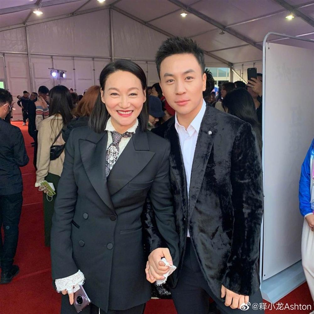 Cuộc sống giàu sang và quan hệ rộng của Thích Tiểu Long ở tuổi 32-10