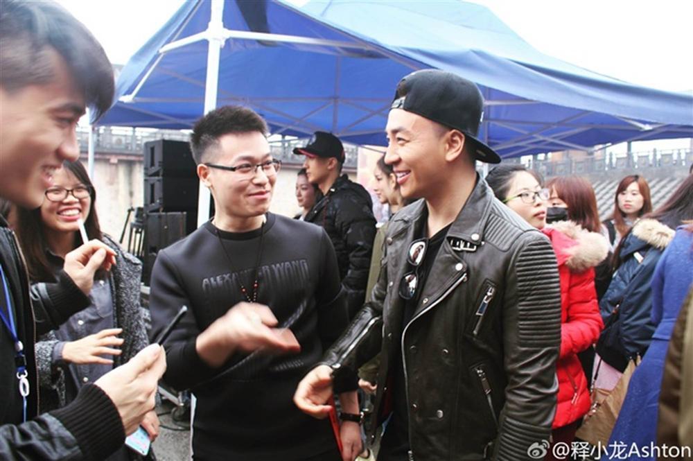 Cuộc sống giàu sang và quan hệ rộng của Thích Tiểu Long ở tuổi 32-11