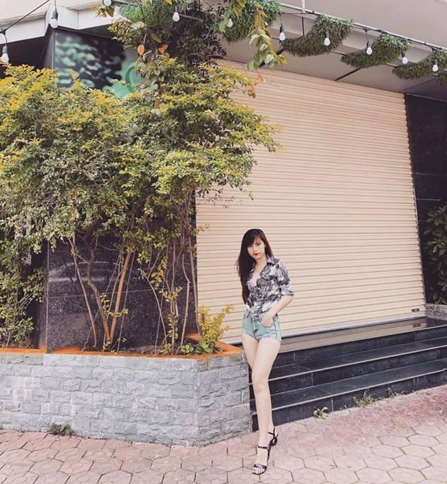 Nữ gymer Việt mặc quá gợi cảm xuống phố, dễ gây tai nạn-12