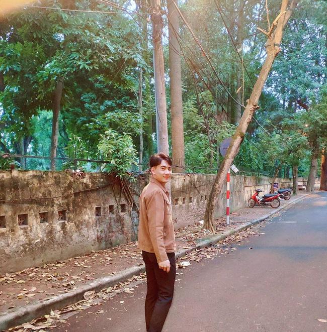 Loạt ảnh đời thường đẹp cực phẩm của chàng cảnh vệ điển trai hot nhất MXH hôm nay-6