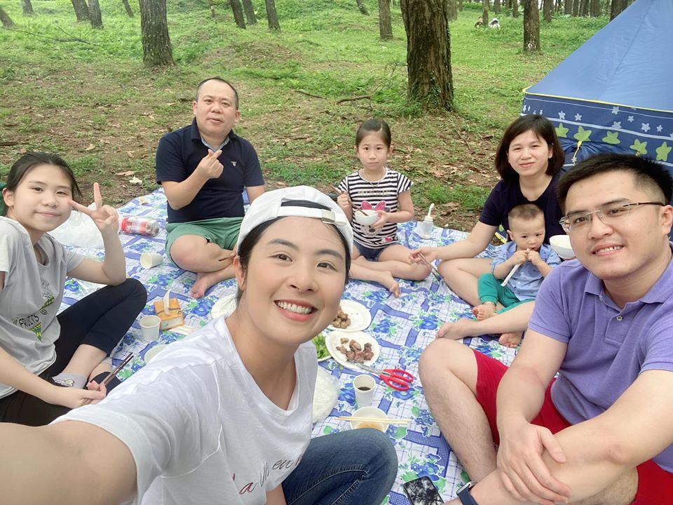 Hoa hậu Ngọc Hân bị người lớn nhắc nhở khi đăng ảnh picnic cùng chồng sắp cưới-3