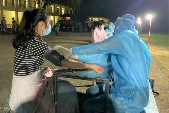 Cách ly 273 công dân Việt Nam trở về từ Canada