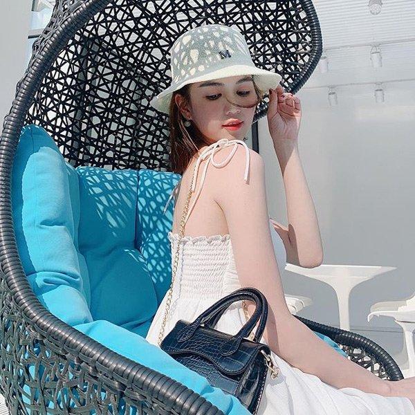 Tăng cân cộng với đầm xoè là combo khiến Ngọc Trinh trông như đang có em bé-3