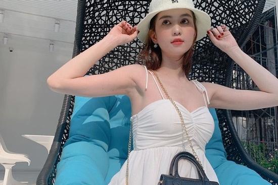 Tăng cân cộng với đầm xoè là combo khiến Ngọc Trinh trông như đang có em bé