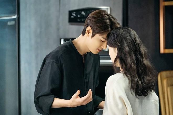 Lee Min Ho đóng phim nào cũng mặc đẹp, dùng đồ hàng hiệu-3