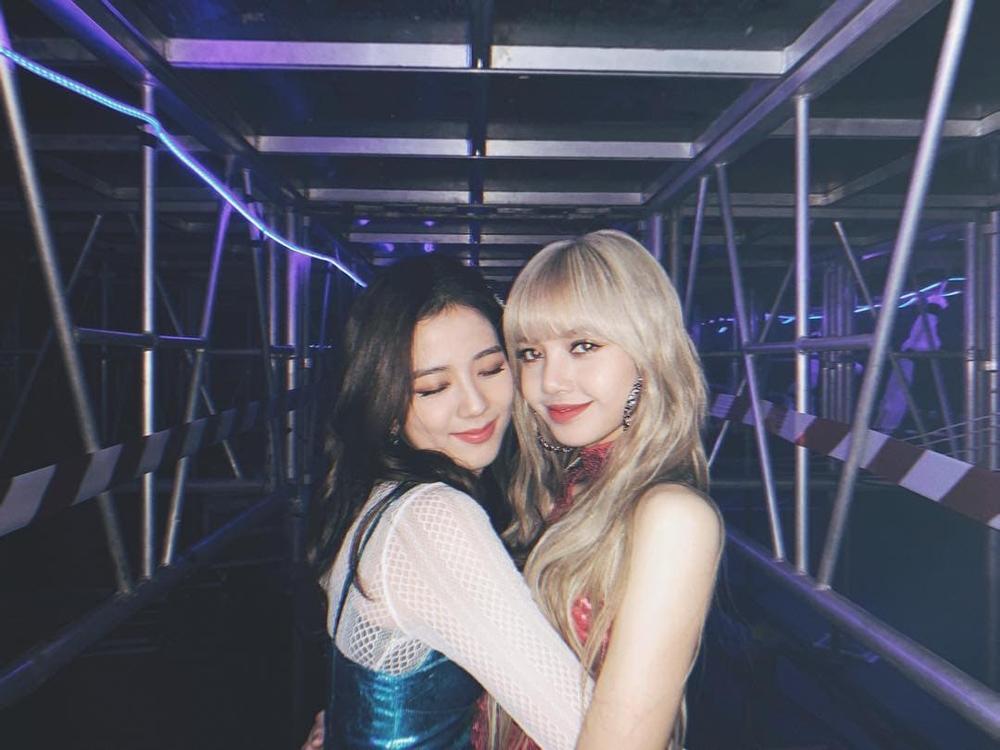 BLACKPINK Jisoo gây tranh cãi khi đặt tên Lisa trong điện thoại là chết đi-6