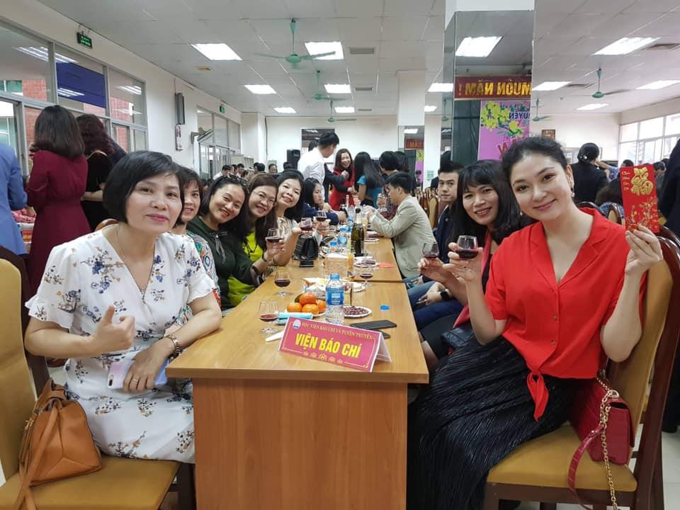 Hoa hậu Việt Nam đẹp nhất thi ứng xử: Tiếng vỗ tay vang dội khán đài vì sự thông minh-10