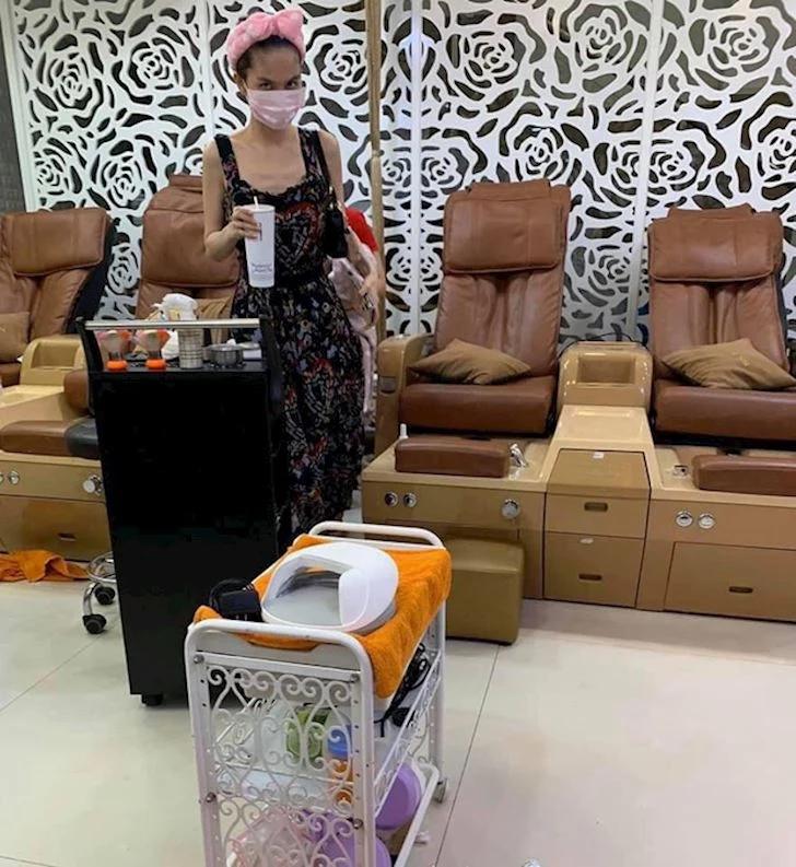 Bị chê bai nhan sắc xuống cấp, Ngọc Trinh tự nhủ: Đó là chuyện của họ, việc của mình là phải tự tin-3