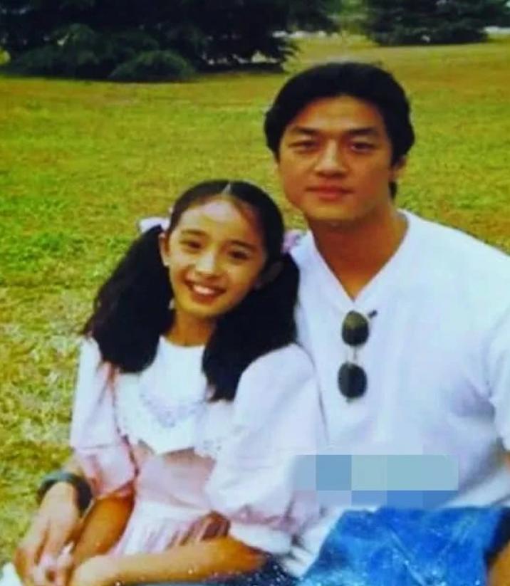 Ảnh cũ năm 11 tuổi của Dương Mịch khiến fans hết hồn bởi hàm răng hô xấu xí-1