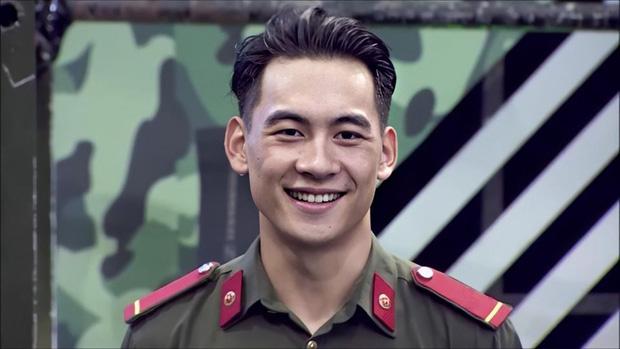 Đồng chí cảnh vệ đẹp trai tiết lộ tiêu chuẩn chọn bạn gái, có thêm nhiều ảnh đời thường nhìn chỉ muốn đổ-1